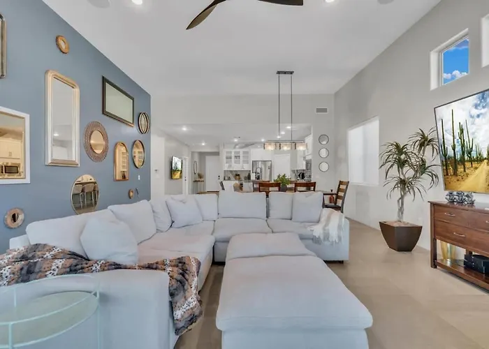 Foothills With Pool & Hot Tub Holiday home