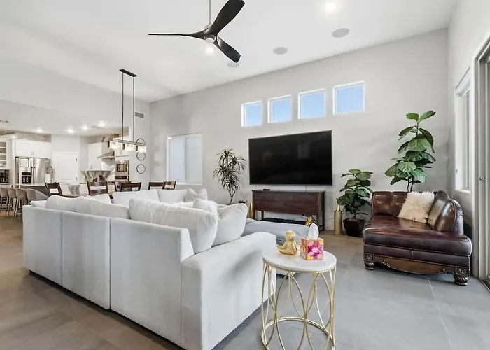 Foothills With Pool & Hot Tub *