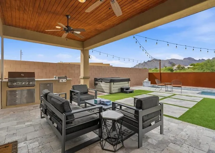 Foothills With Pool & Hot Tub