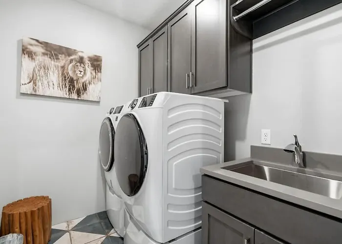 Foothills With Pool & Hot Tub Holiday home *